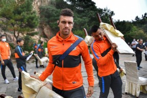 窗口期体能课后，布莱顿内部沟通备战欧篮联，悬念犹存，年轻球员得到机会 -爱游戏官方网站