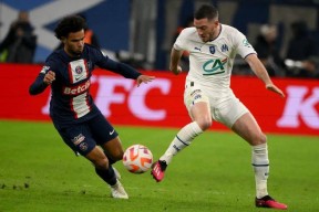 埃因霍温发布备战花絮；集结日远射贴柱；法国杯任务艰巨；更衣室氛围转暖 