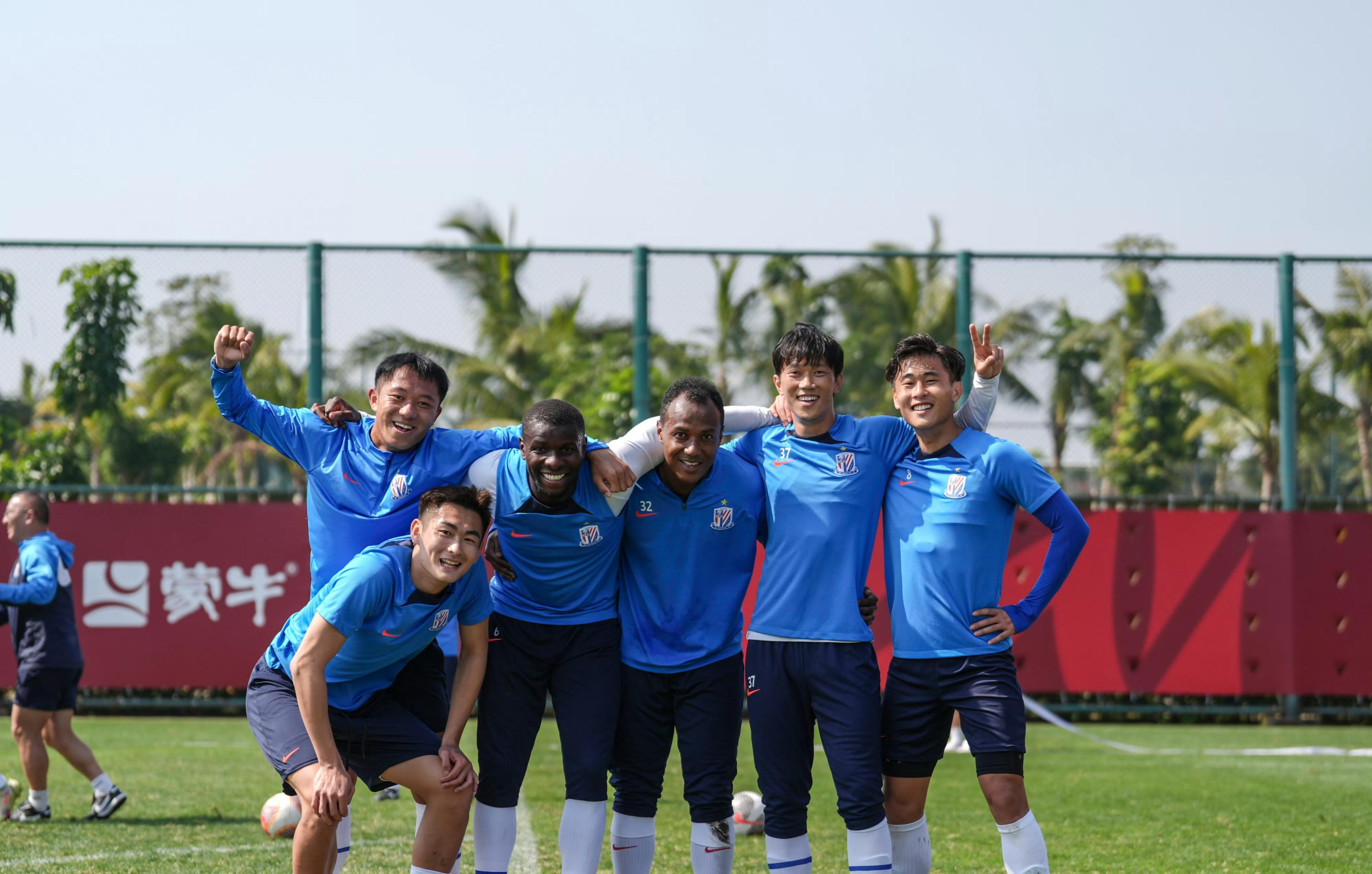 关于上海申花训练开放日,国际比赛日豪取连胜引欢呼,全明星赛在即,赛程密集仍需轮换的信息 关于上海申花训练开放日,国际比赛日豪取连胜引欢呼,全明星赛在即,赛程密集仍需轮换的信息